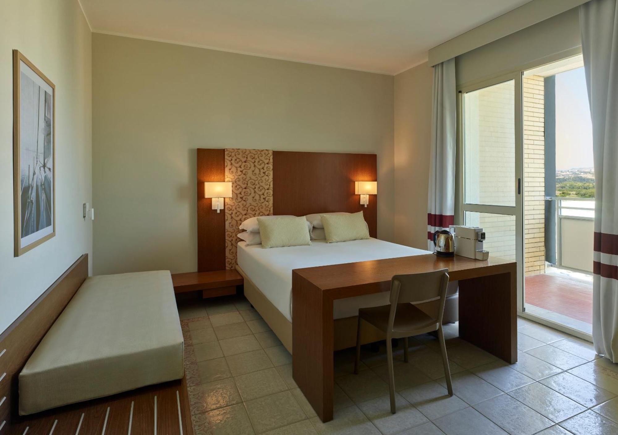 Serena Majestic Hotel Montesilvano Room photo